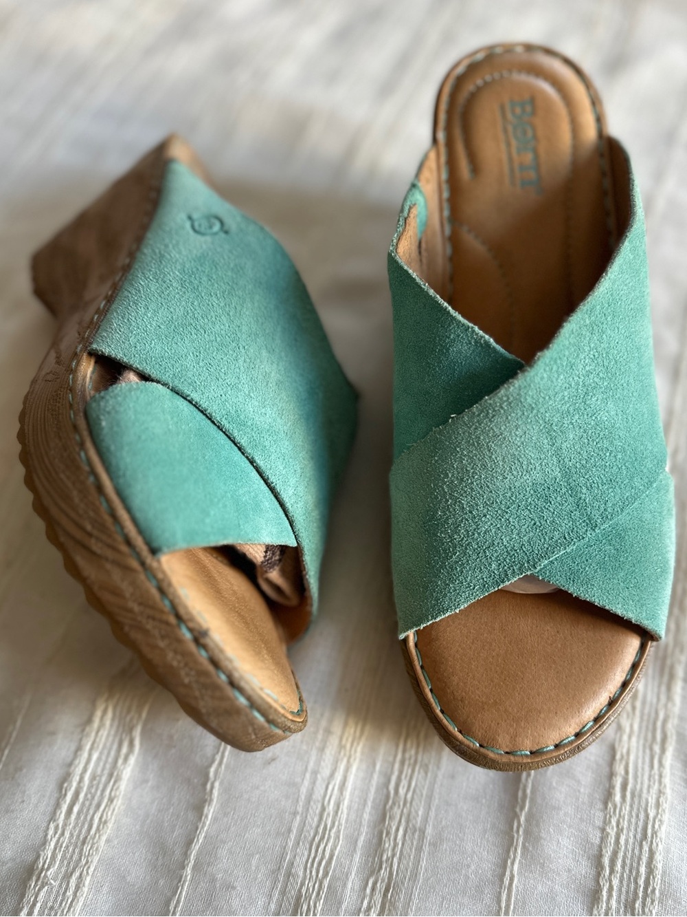 Born Nora Kiwi Green/Turquoise Suede Cross Front Wedge Slide Sandals | 9 NWOB